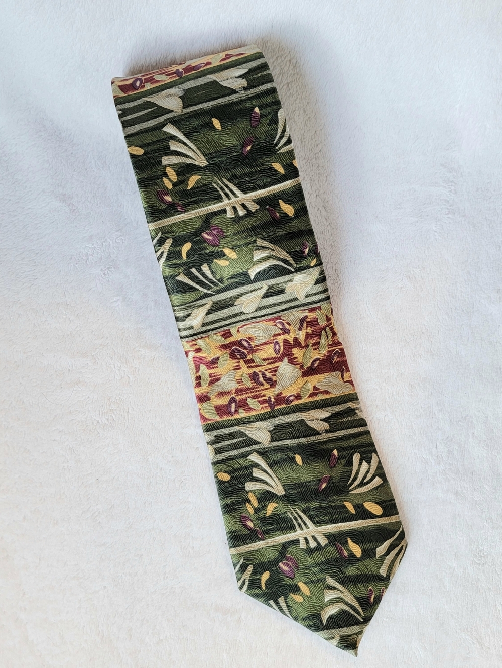 Stonehenge Ltd J. Garcia Jerry Garcia 100% silk Tie Green Yellow Abstract